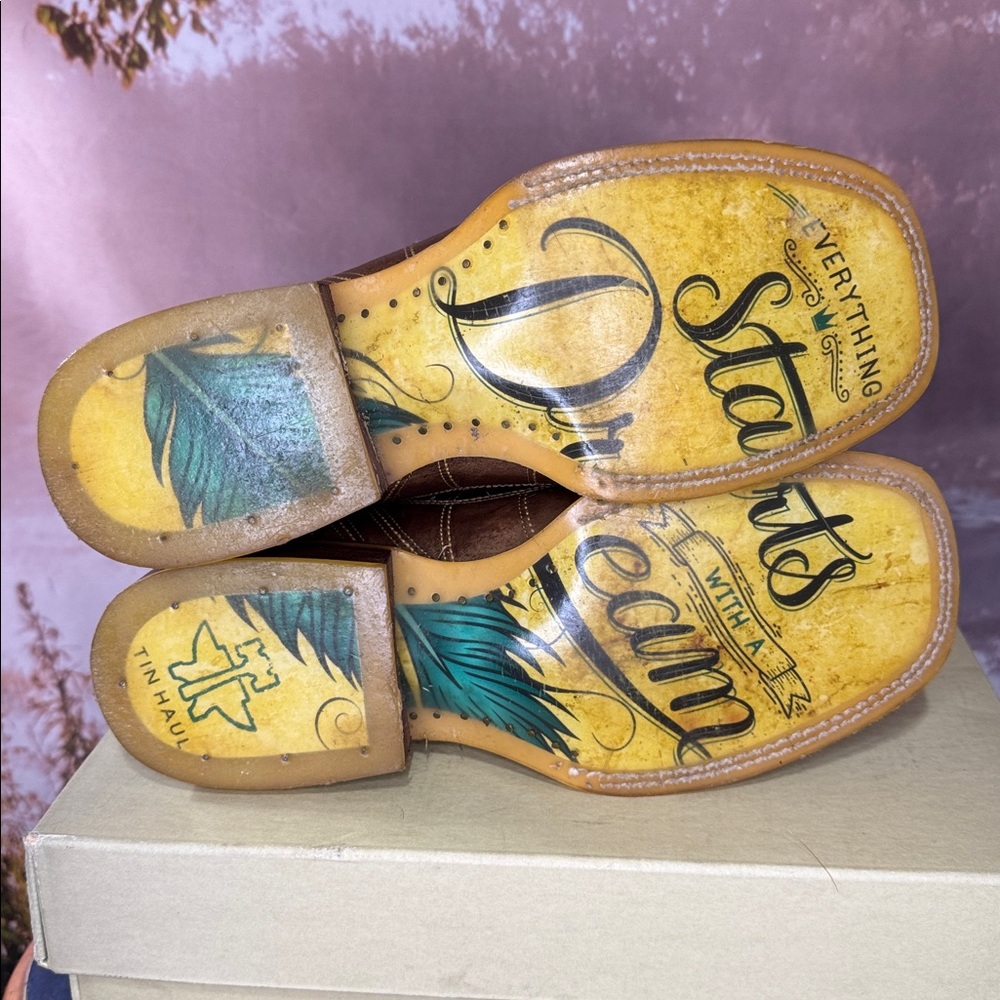 “Dreamcatcher” Tin Haul Western Boots - Picture 6 of 8